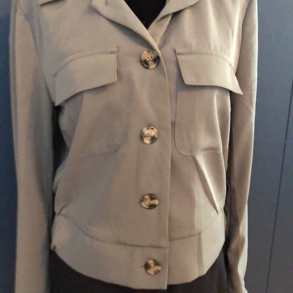 DYNAMITE cropped olive green lightweight jacket size medium - Picture 6 of 8